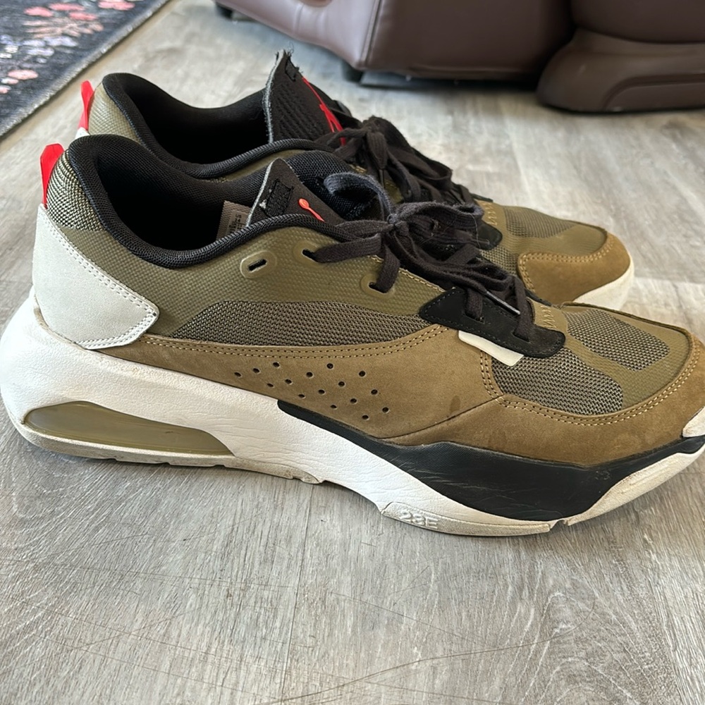 Jordan Men’s Air 200E Olive Sneaker Size 14